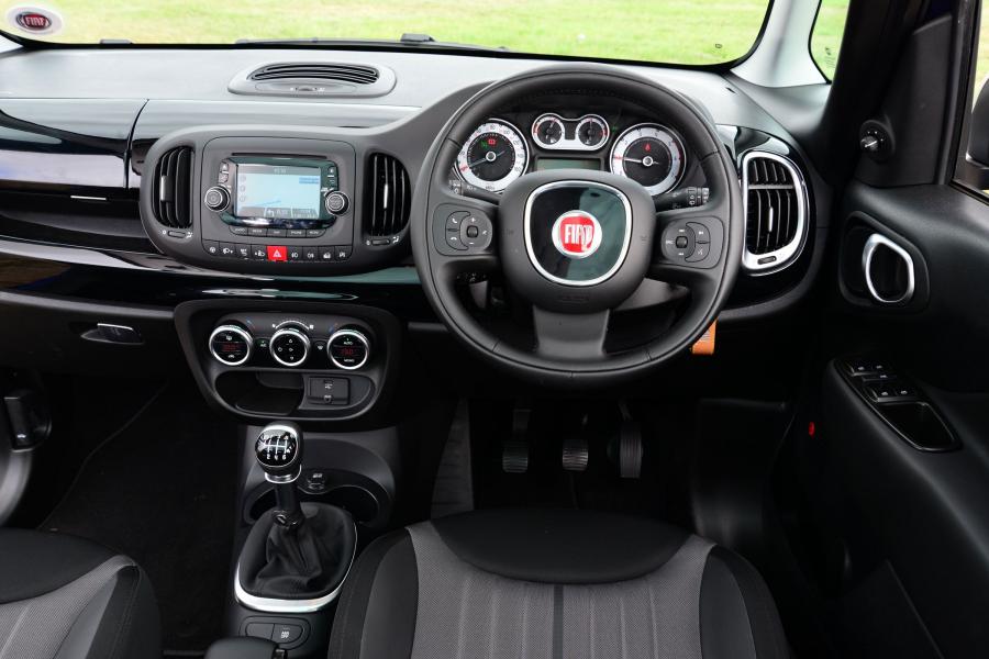  Fiat 500L 2013 года  (UK) (фото 23 из 27)